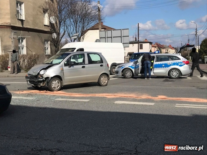 Zdjęcie w galerii na portalu naszraciborz.pl: Kierowca golfa sprawcą kolizji przy mleczarni  wiadomości z regionu