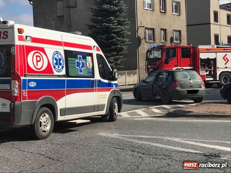 Zdjęcie w galerii na portalu naszraciborz.pl: Kierowca golfa sprawcą kolizji przy mleczarni  wiadomości z regionu