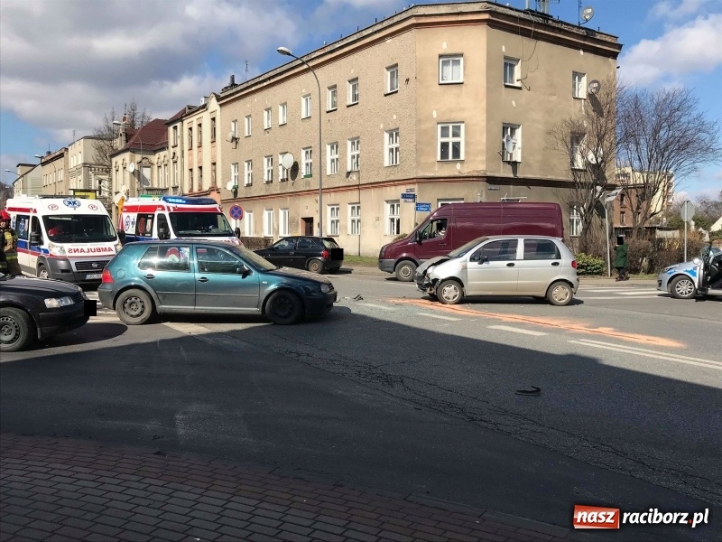 Zdjęcie w galerii na portalu naszraciborz.pl: Kierowca golfa sprawcą kolizji przy mleczarni  wiadomości z regionu