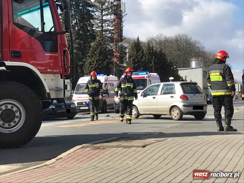 Zdjęcie w galerii na portalu naszraciborz.pl: Kierowca golfa sprawcą kolizji przy mleczarni  wiadomości z regionu