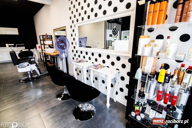 Zdjęcie w galerii na portalu naszraciborz.pl: Panie i panowie! Nowy salon Strefa cięcia i brody podcięcia zaprasza do Czerwonej Torebki! wiadomości z regionu