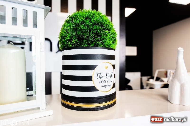 Zdjęcie w galerii na portalu naszraciborz.pl: Panie i panowie! Nowy salon Strefa cięcia i brody podcięcia zaprasza do Czerwonej Torebki! wiadomości z regionu