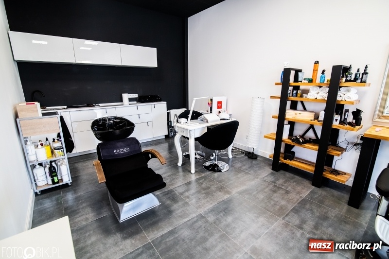 Zdjęcie w galerii na portalu naszraciborz.pl: Panie i panowie! Nowy salon Strefa cięcia i brody podcięcia zaprasza do Czerwonej Torebki! wiadomości z regionu