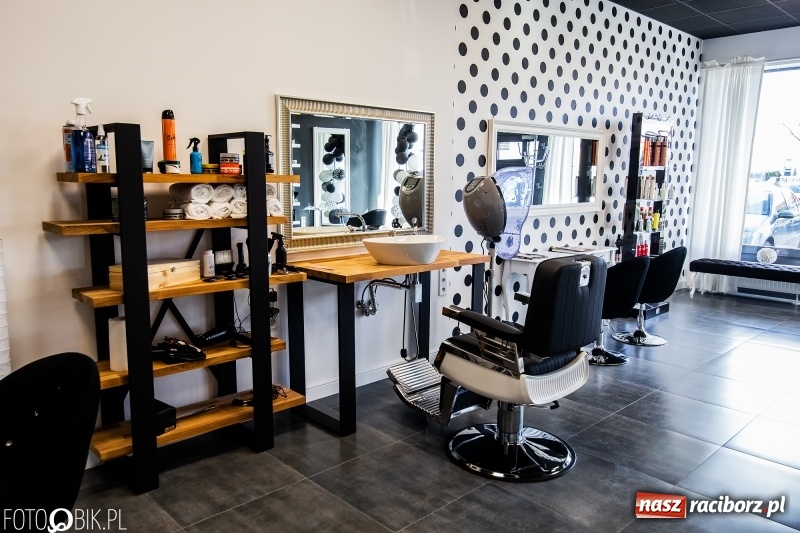 Zdjęcie w galerii na portalu naszraciborz.pl: Panie i panowie! Nowy salon Strefa cięcia i brody podcięcia zaprasza do Czerwonej Torebki! wiadomości z regionu