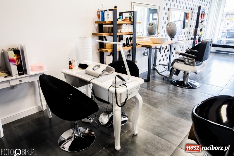 Zdjęcie w galerii na portalu naszraciborz.pl: Panie i panowie! Nowy salon Strefa cięcia i brody podcięcia zaprasza do Czerwonej Torebki! wiadomości z regionu