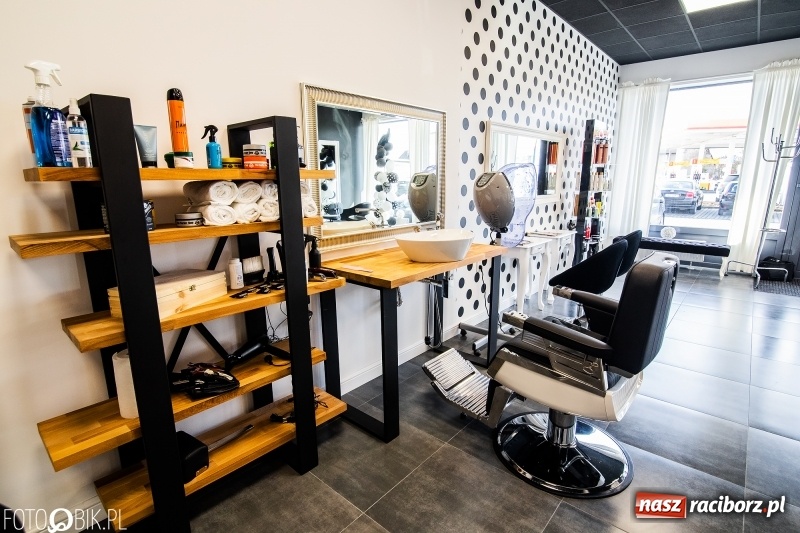 Zdjęcie w galerii na portalu naszraciborz.pl: Panie i panowie! Nowy salon Strefa cięcia i brody podcięcia zaprasza do Czerwonej Torebki! wiadomości z regionu