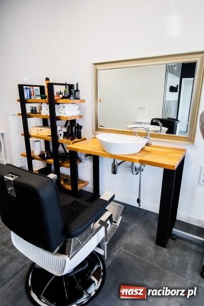 Zdjęcie w galerii na portalu naszraciborz.pl: Panie i panowie! Nowy salon Strefa cięcia i brody podcięcia zaprasza do Czerwonej Torebki! wiadomości z regionu