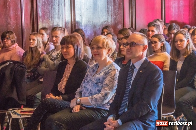 Zdjęcie w galerii na portalu naszraciborz.pl: Młodzi pasjonaci historii walczyli o bilet do Brukseli wiadomości z regionu