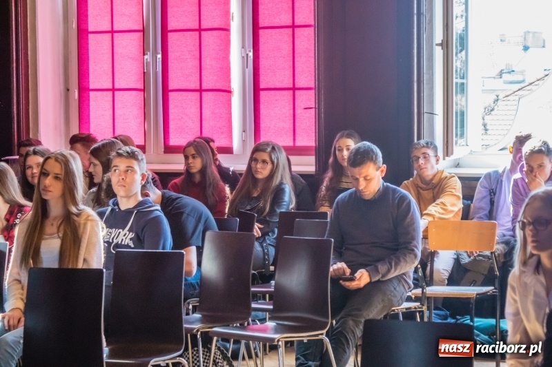 Zdjęcie w galerii na portalu naszraciborz.pl: Młodzi pasjonaci historii walczyli o bilet do Brukseli wiadomości z regionu