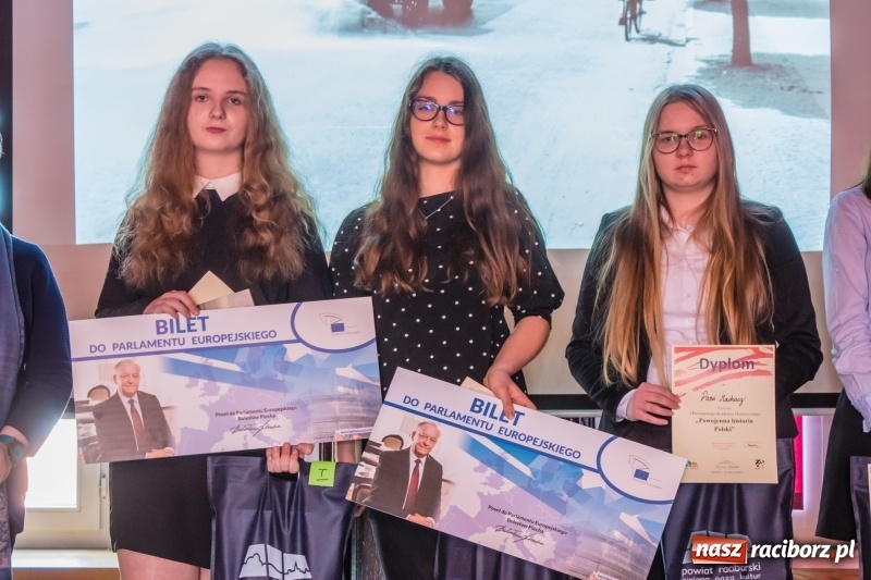 Zdjęcie w galerii na portalu naszraciborz.pl: Młodzi pasjonaci historii walczyli o bilet do Brukseli wiadomości z regionu