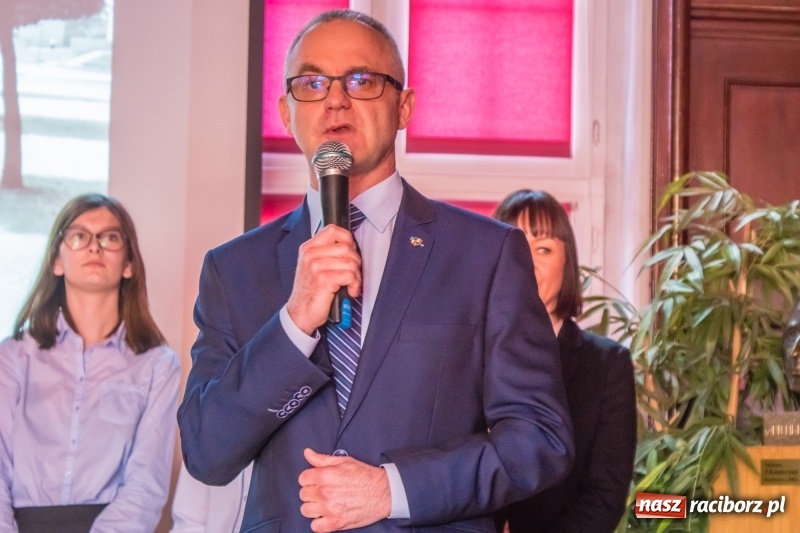 Zdjęcie w galerii na portalu naszraciborz.pl: Młodzi pasjonaci historii walczyli o bilet do Brukseli wiadomości z regionu