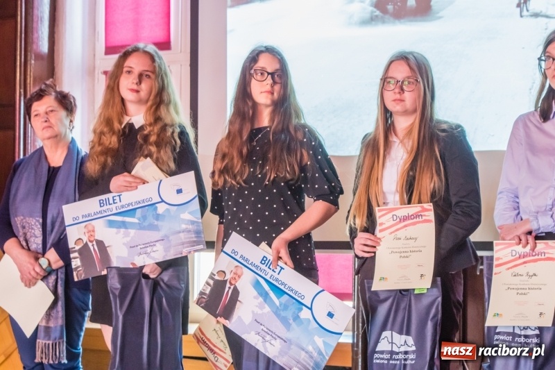 Zdjęcie w galerii na portalu naszraciborz.pl: Młodzi pasjonaci historii walczyli o bilet do Brukseli wiadomości z regionu