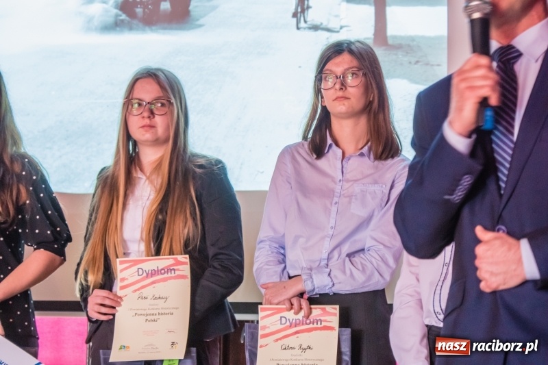 Zdjęcie w galerii na portalu naszraciborz.pl: Młodzi pasjonaci historii walczyli o bilet do Brukseli wiadomości z regionu