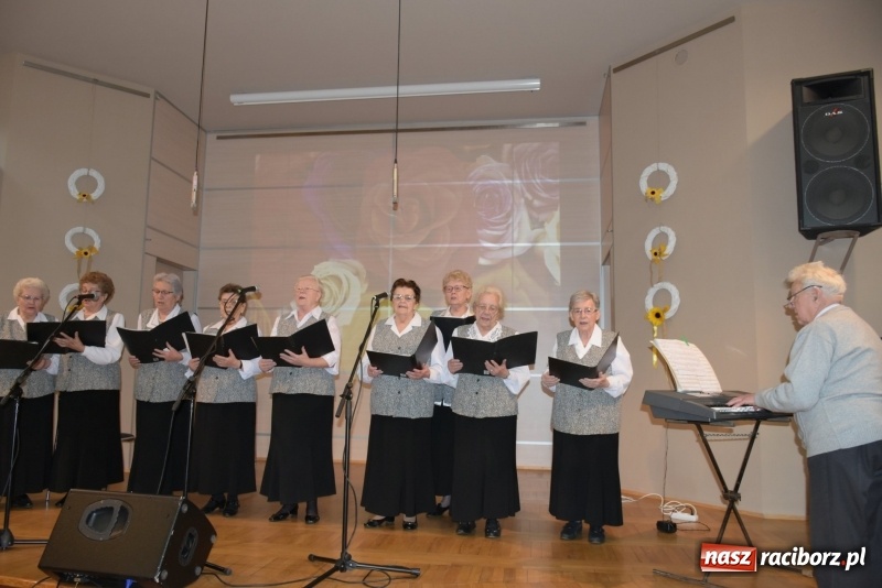 Zdjęcie w galerii na portalu naszraciborz.pl: Seniorzy z Tworkowa świętowali Dzień Kobiet  wiadomości z regionu