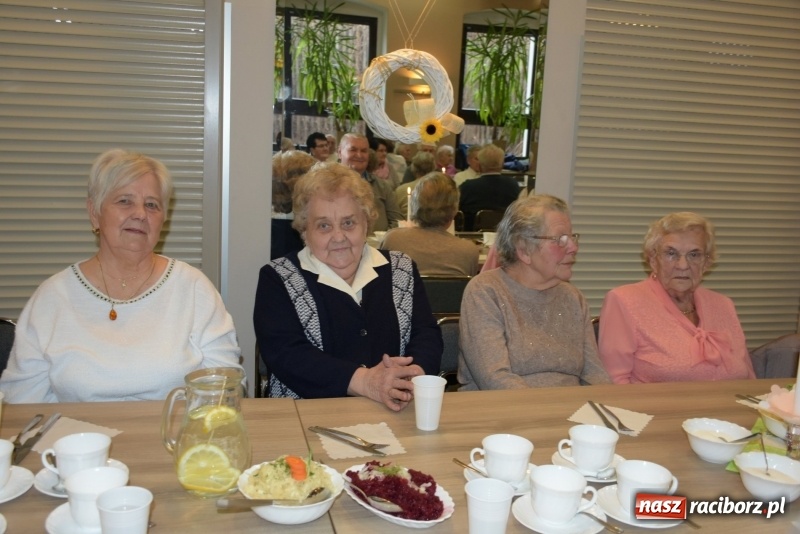 Zdjęcie w galerii na portalu naszraciborz.pl: Seniorzy z Tworkowa świętowali Dzień Kobiet  wiadomości z regionu