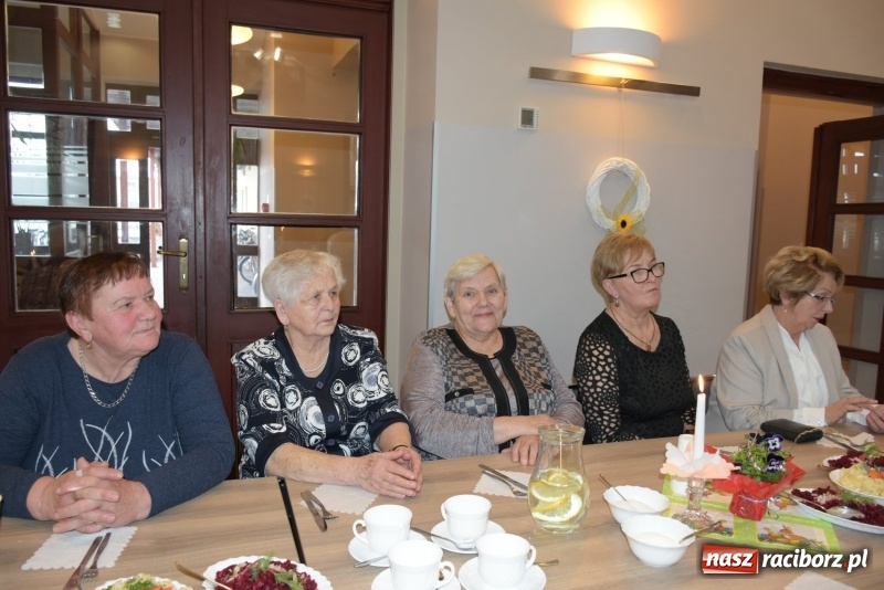 Zdjęcie w galerii na portalu naszraciborz.pl: Seniorzy z Tworkowa świętowali Dzień Kobiet  wiadomości z regionu