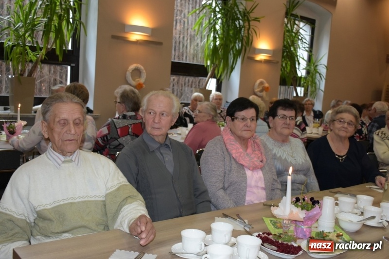 Zdjęcie w galerii na portalu naszraciborz.pl: Seniorzy z Tworkowa świętowali Dzień Kobiet  wiadomości z regionu