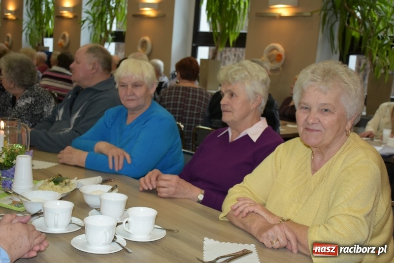 Zdjęcie w galerii na portalu naszraciborz.pl: Seniorzy z Tworkowa świętowali Dzień Kobiet  wiadomości z regionu