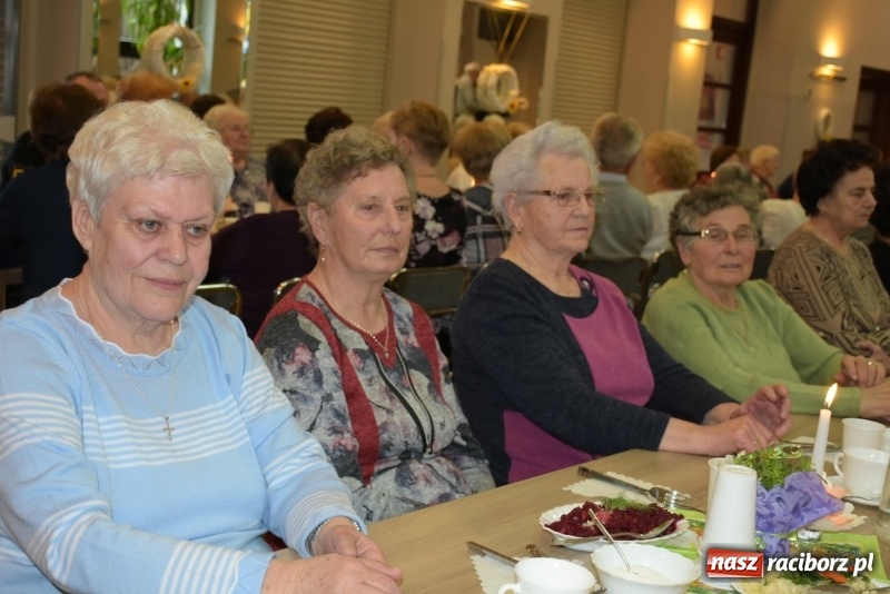 Zdjęcie w galerii na portalu naszraciborz.pl: Seniorzy z Tworkowa świętowali Dzień Kobiet  wiadomości z regionu