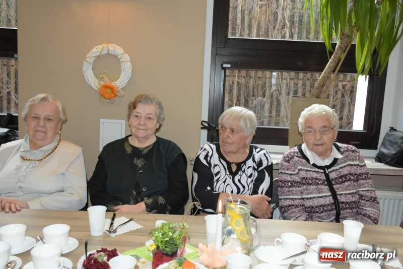 Zdjęcie w galerii na portalu naszraciborz.pl: Seniorzy z Tworkowa świętowali Dzień Kobiet  wiadomości z regionu