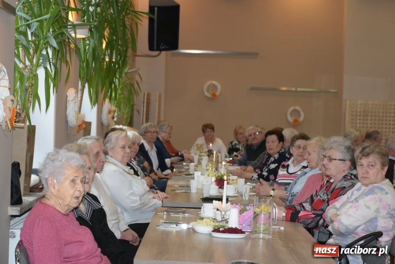 Zdjęcie w galerii na portalu naszraciborz.pl: Seniorzy z Tworkowa świętowali Dzień Kobiet  wiadomości z regionu