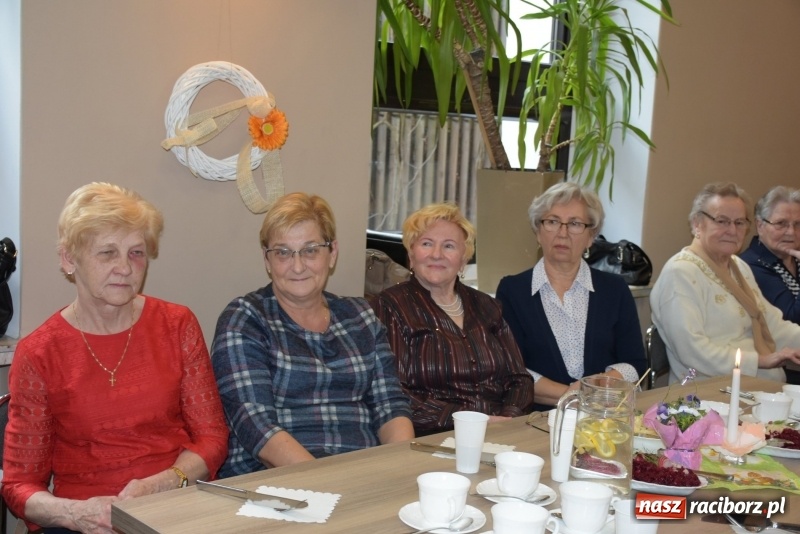 Zdjęcie w galerii na portalu naszraciborz.pl: Seniorzy z Tworkowa świętowali Dzień Kobiet  wiadomości z regionu