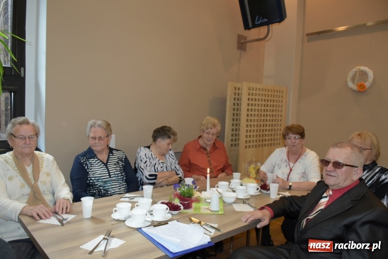 Zdjęcie w galerii na portalu naszraciborz.pl: Seniorzy z Tworkowa świętowali Dzień Kobiet  wiadomości z regionu