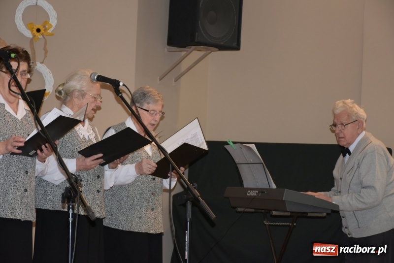 Zdjęcie w galerii na portalu naszraciborz.pl: Seniorzy z Tworkowa świętowali Dzień Kobiet  wiadomości z regionu