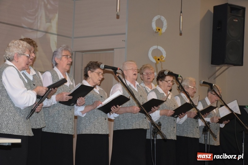 Zdjęcie w galerii na portalu naszraciborz.pl: Seniorzy z Tworkowa świętowali Dzień Kobiet  wiadomości z regionu
