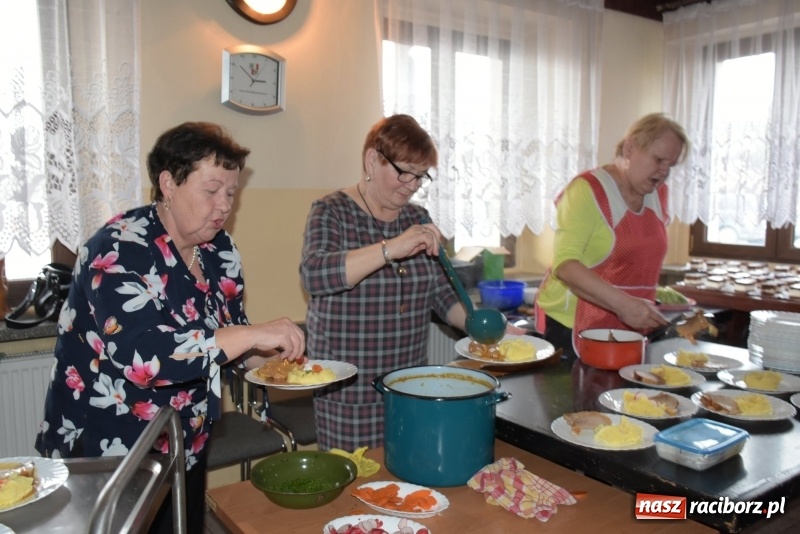 Zdjęcie w galerii na portalu naszraciborz.pl: Seniorzy z Tworkowa świętowali Dzień Kobiet  wiadomości z regionu