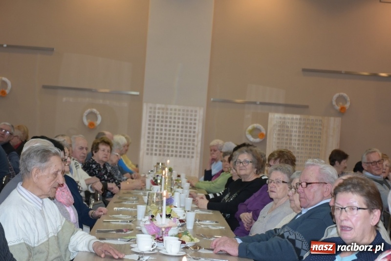 Zdjęcie w galerii na portalu naszraciborz.pl: Seniorzy z Tworkowa świętowali Dzień Kobiet  wiadomości z regionu