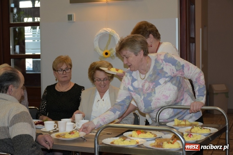Zdjęcie w galerii na portalu naszraciborz.pl: Seniorzy z Tworkowa świętowali Dzień Kobiet  wiadomości z regionu