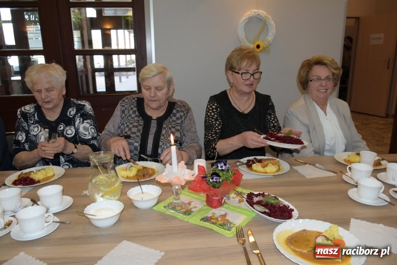 Zdjęcie w galerii na portalu naszraciborz.pl: Seniorzy z Tworkowa świętowali Dzień Kobiet  wiadomości z regionu