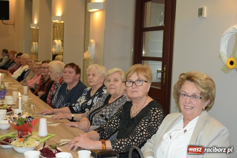 Zdjęcie w galerii na portalu naszraciborz.pl: Seniorzy z Tworkowa świętowali Dzień Kobiet  wiadomości z regionu