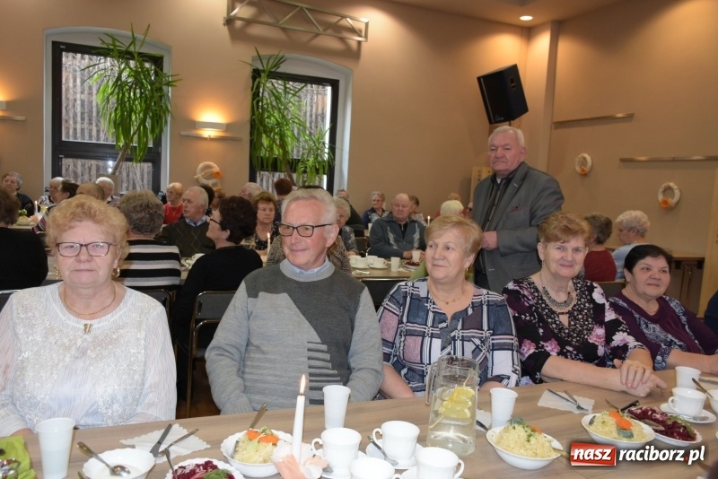 Zdjęcie w galerii na portalu naszraciborz.pl: Seniorzy z Tworkowa świętowali Dzień Kobiet  wiadomości z regionu