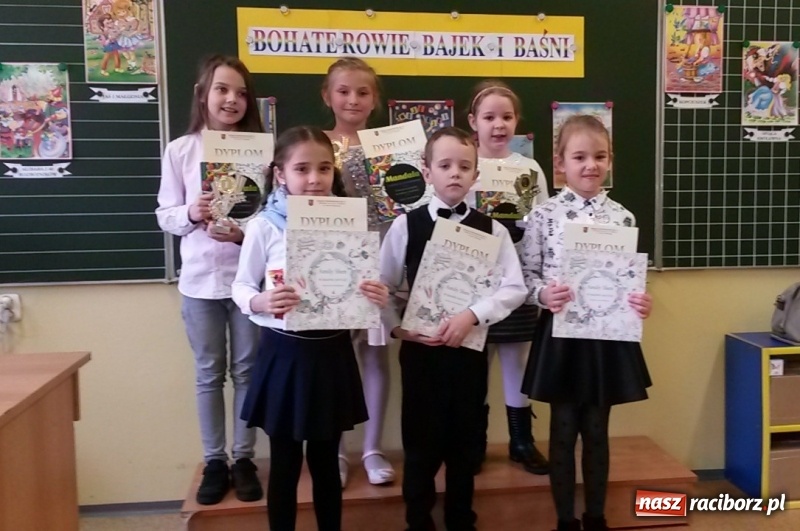 Zdjęcie w galerii na portalu naszraciborz.pl: XX Powiatowy Konkurs Recytatorski dla uczniów klas I - III  wiadomości z regionu