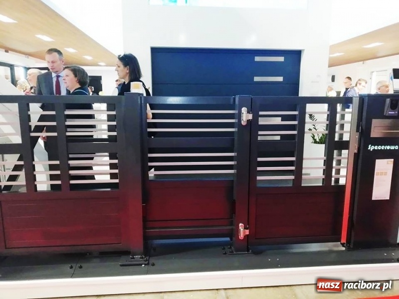 Zdjęcie w galerii na portalu naszraciborz.pl: Produkty spod Raciborza i włoska kawa. Eko-Okna na targach w Mediolanie wiadomości z regionu