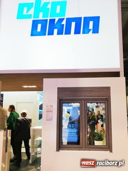 Zdjęcie w galerii na portalu naszraciborz.pl: Produkty spod Raciborza i włoska kawa. Eko-Okna na targach w Mediolanie wiadomości z regionu