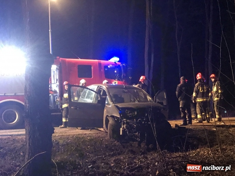 Zdjęcie w galerii na portalu naszraciborz.pl: 39-latek z forda w ciężkim stanie przetransportowany do szpitala [FOTO] wiadomości z regionu