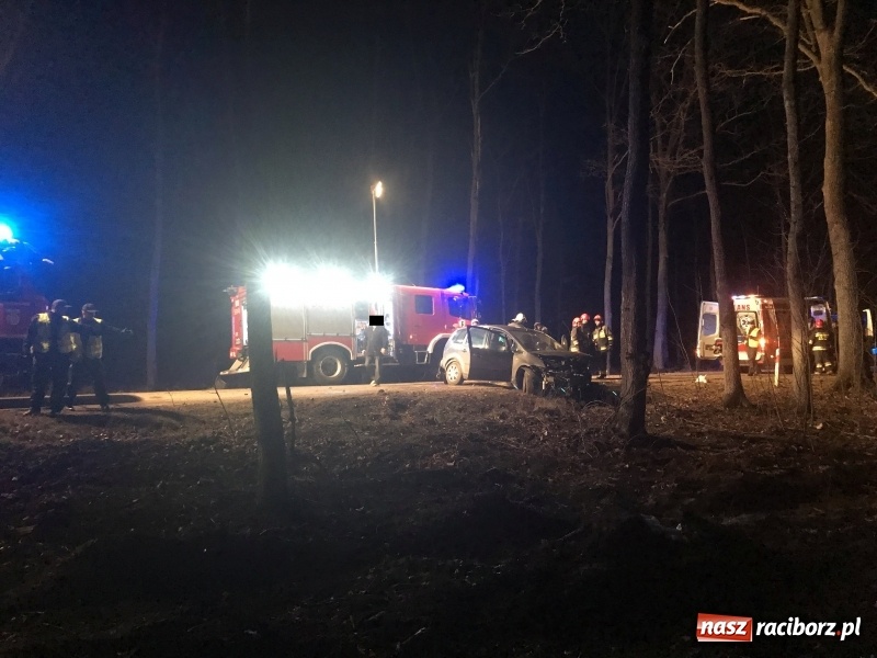 Zdjęcie w galerii na portalu naszraciborz.pl: 39-latek z forda w ciężkim stanie przetransportowany do szpitala [FOTO] wiadomości z regionu