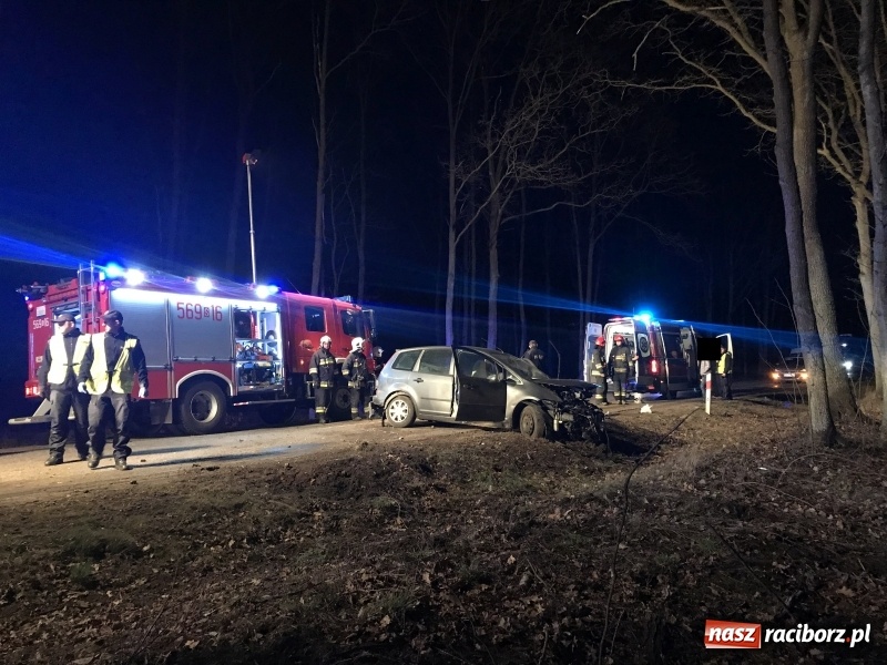 Zdjęcie w galerii na portalu naszraciborz.pl: 39-latek z forda w ciężkim stanie przetransportowany do szpitala [FOTO] wiadomości z regionu