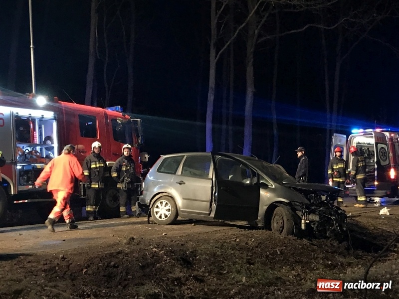 Zdjęcie w galerii na portalu naszraciborz.pl: 39-latek z forda w ciężkim stanie przetransportowany do szpitala [FOTO] wiadomości z regionu