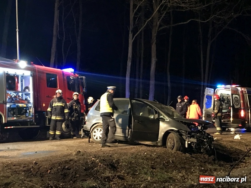 Zdjęcie w galerii na portalu naszraciborz.pl: 39-latek z forda w ciężkim stanie przetransportowany do szpitala [FOTO] wiadomości z regionu