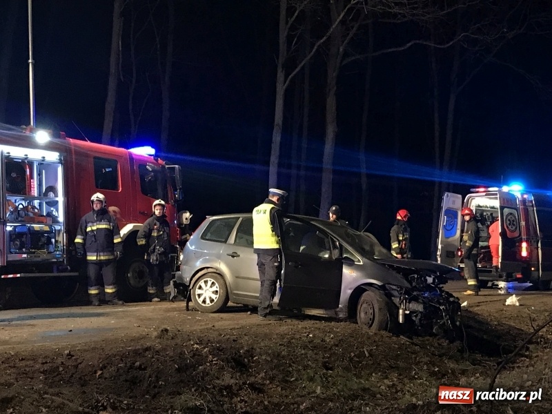 Zdjęcie w galerii na portalu naszraciborz.pl: 39-latek z forda w ciężkim stanie przetransportowany do szpitala [FOTO] wiadomości z regionu