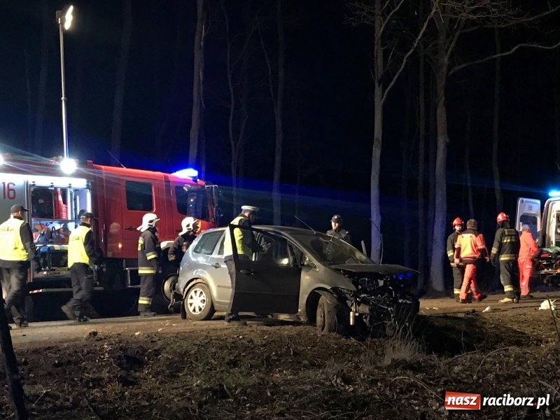 Zdjęcie w galerii na portalu naszraciborz.pl: 39-latek z forda w ciężkim stanie przetransportowany do szpitala [FOTO] wiadomości z regionu