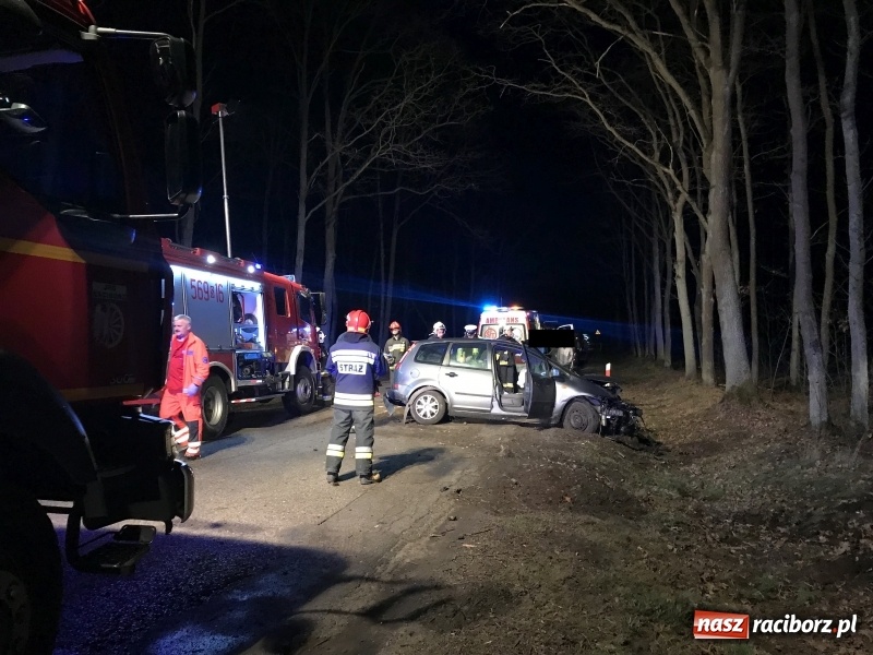 Zdjęcie w galerii na portalu naszraciborz.pl: 39-latek z forda w ciężkim stanie przetransportowany do szpitala [FOTO] wiadomości z regionu