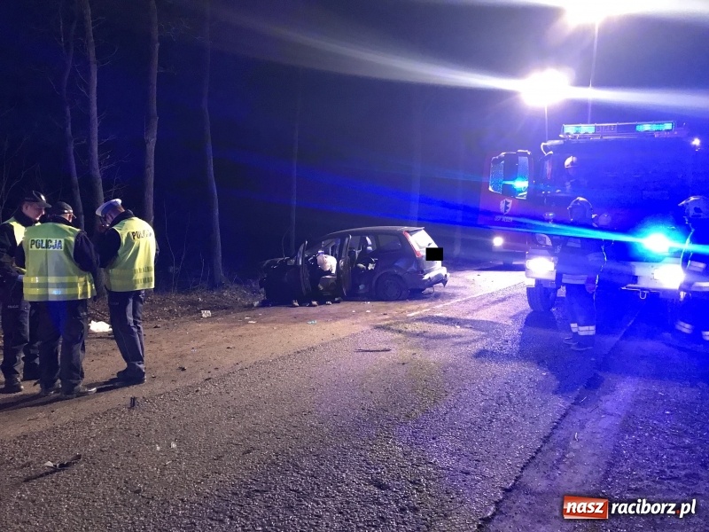 Zdjęcie w galerii na portalu naszraciborz.pl: 39-latek z forda w ciężkim stanie przetransportowany do szpitala [FOTO] wiadomości z regionu