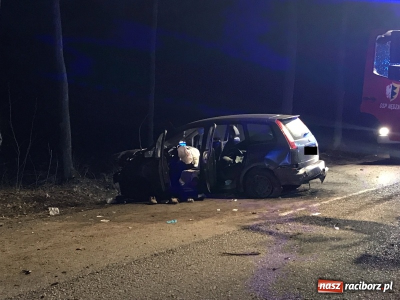 Zdjęcie w galerii na portalu naszraciborz.pl: 39-latek z forda w ciężkim stanie przetransportowany do szpitala [FOTO] wiadomości z regionu