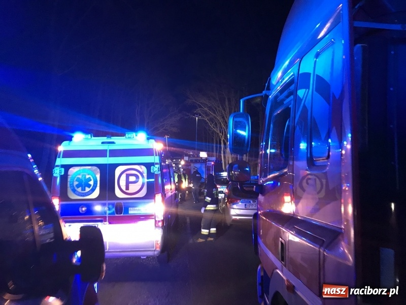 Zdjęcie w galerii na portalu naszraciborz.pl: 39-latek z forda w ciężkim stanie przetransportowany do szpitala [FOTO] wiadomości z regionu