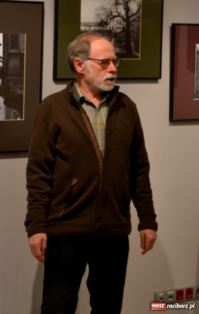 Zdjęcie w galerii na portalu naszraciborz.pl: Bez przewodnika. Wernisaż wystawy M. Furmanowicza wiadomości z regionu